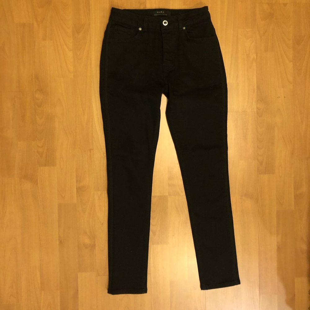 Uniquely embroidered Zara premium jeans; size 30